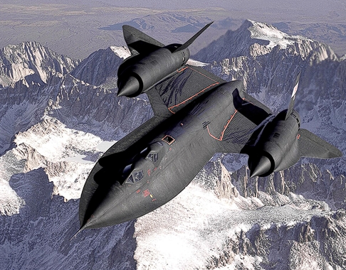 Na slici je američki avion SR-71, nadimka Blackbird. Koja ga je kompanija proizvodila?