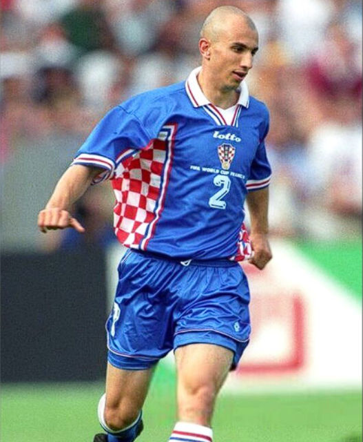 Tko je igrač sa slike ako znamo da je na Svjetskom nogometnom prventsvu 1998. u Francuskoj, nastupio u jednoj utakmici za Hrvatsku.